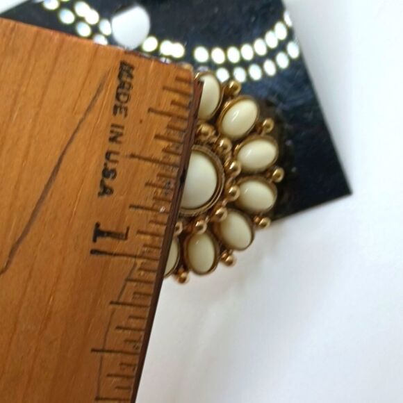 Chunky adjustable gold and ivory flower mandala boho ring - Picture 4 of 5